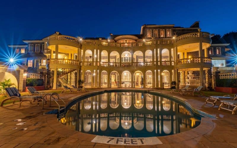 Verblijf tijdens een rondreis in Kenia. Beschikbaar tot wel 50 personen.